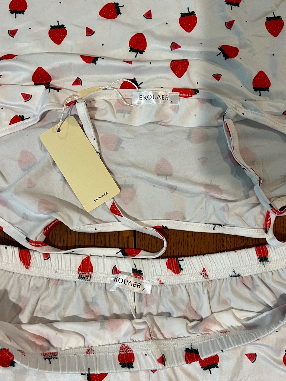 Ekouler Women's White Strawberry Print Pajama Set